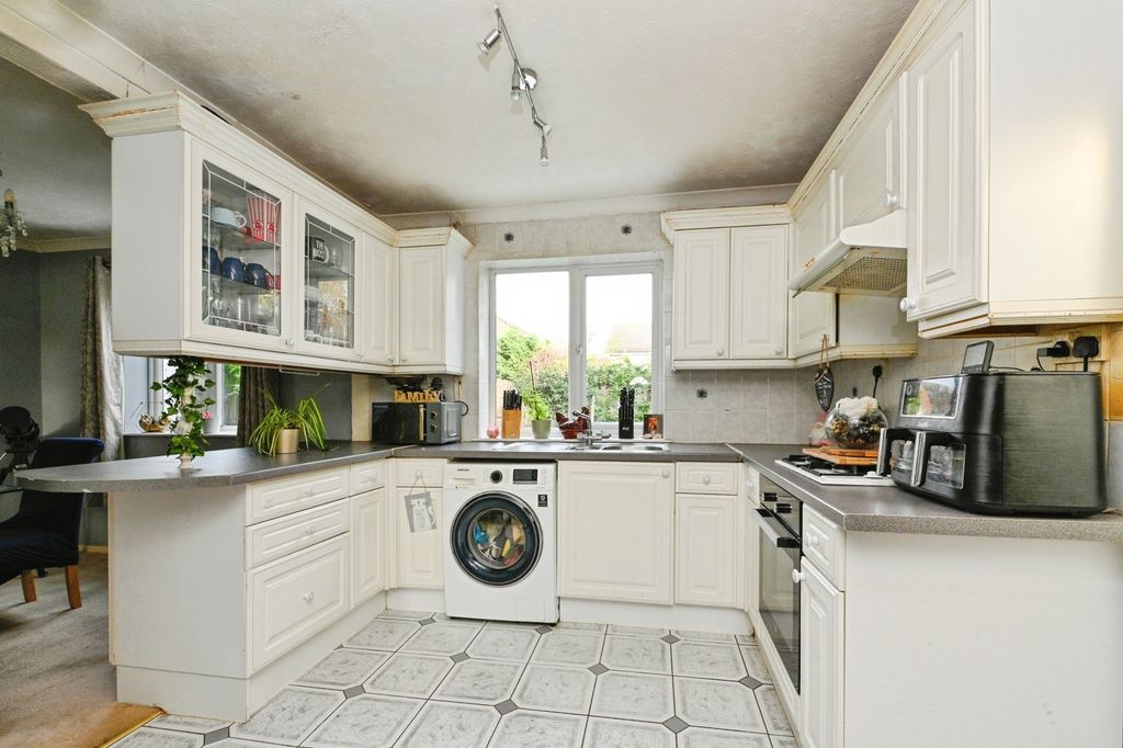 Property photo 3 of 17 Photo