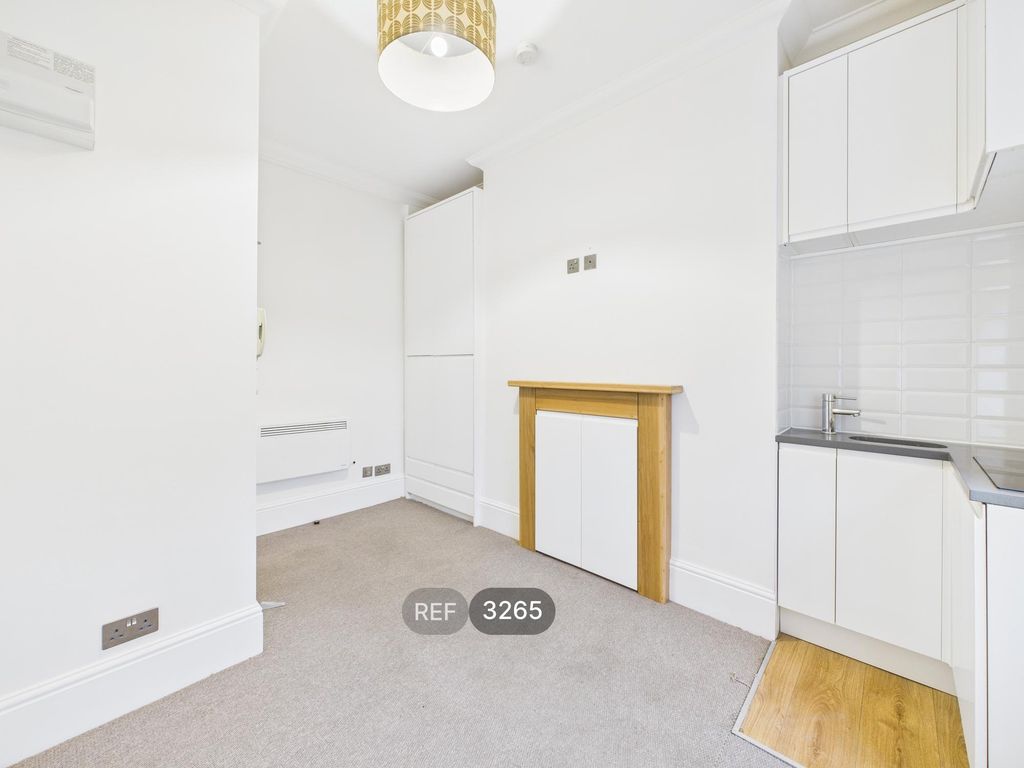 Property photo 3 of 9 Bedroom