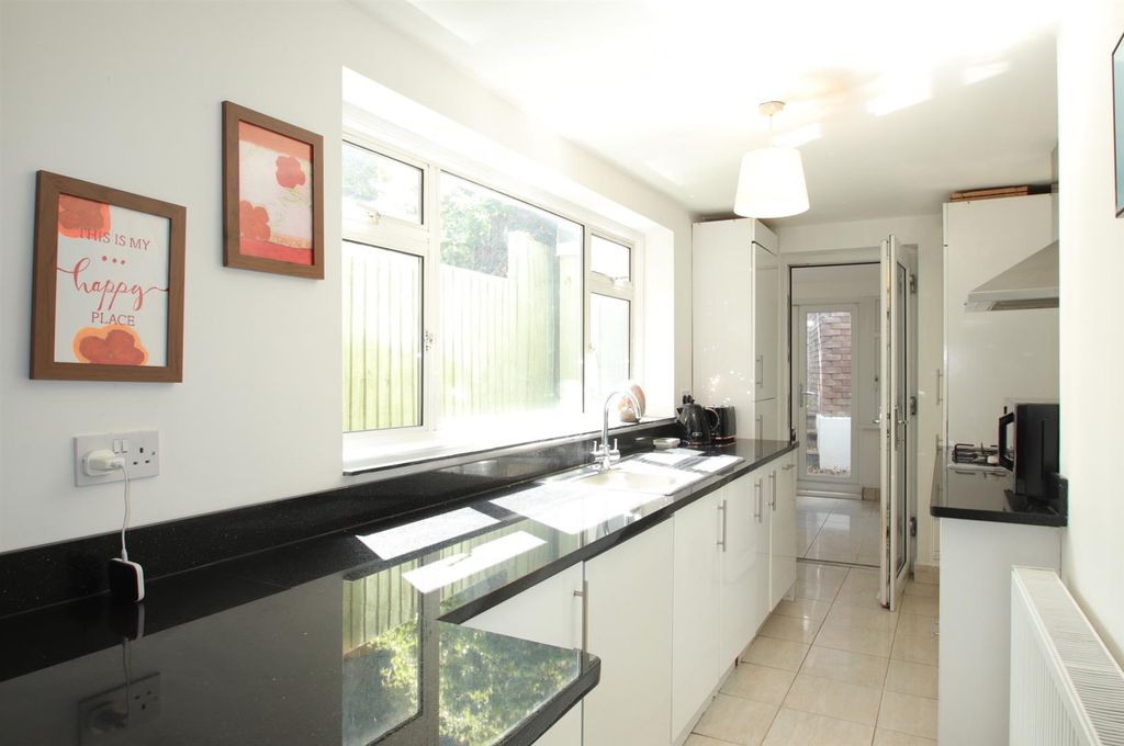 Property photo 3 of 10 Kit1.Jpg