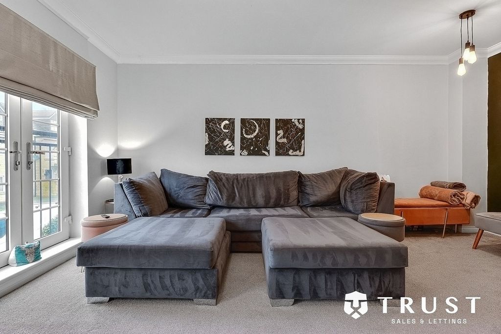 Property photo 3 of 34