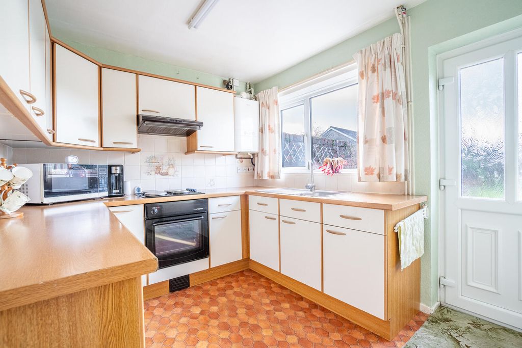 Property photo 3 of 14 Kitchen