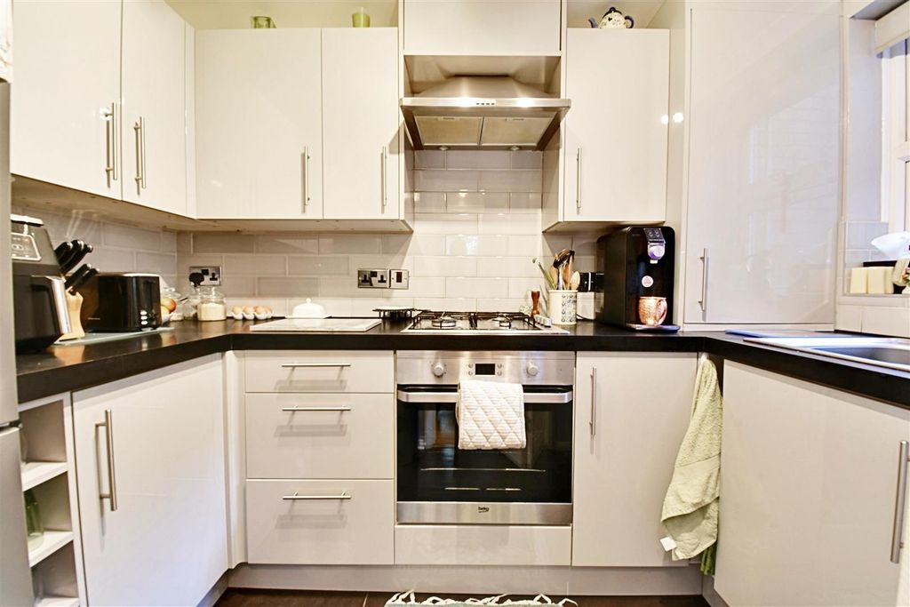 Property photo 3 of 12 Kitchen 1.Jpg