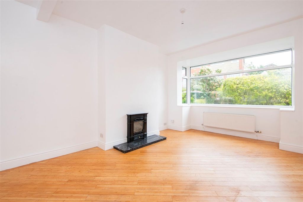 Property photo 2 of 20 Lounge