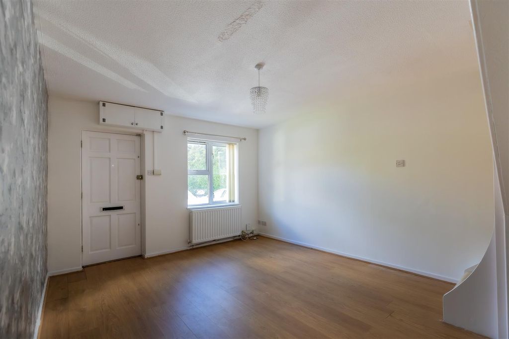 Property photo 3 of 16 72 (7 Of 17).Jpg