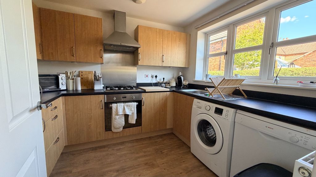Property photo 2 of 10 4511081