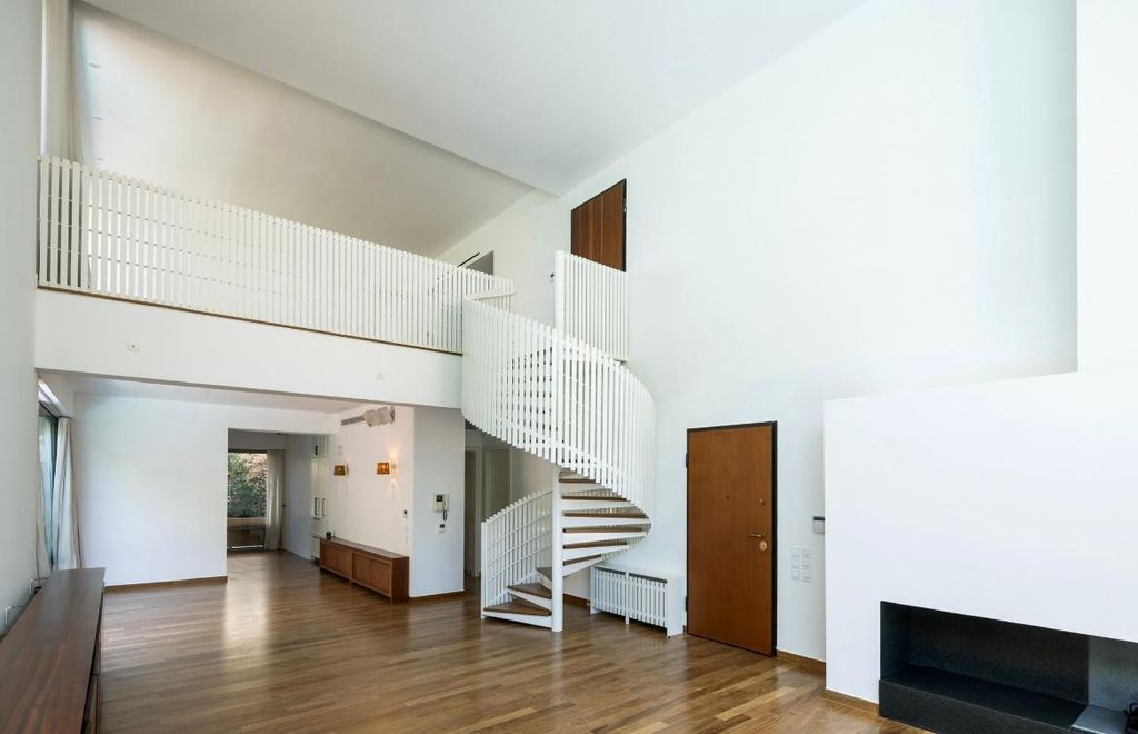 Property photo 2 of 44