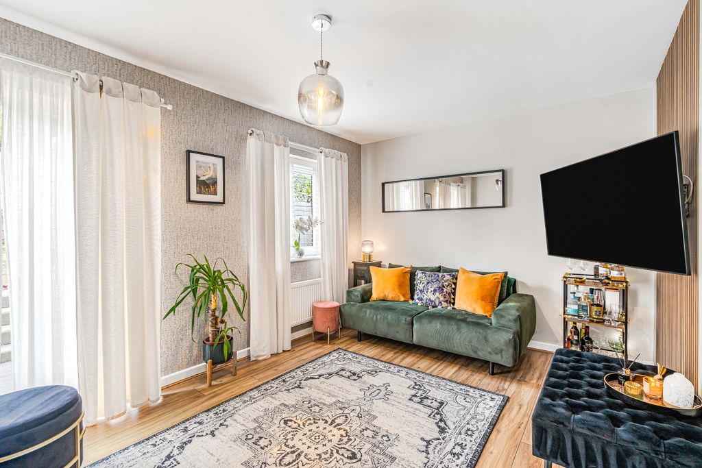 Property photo 2 of 33