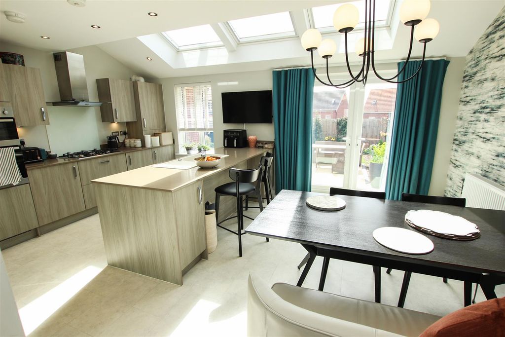 Property photo 2 of 17 Open Plan Dining Kitchen