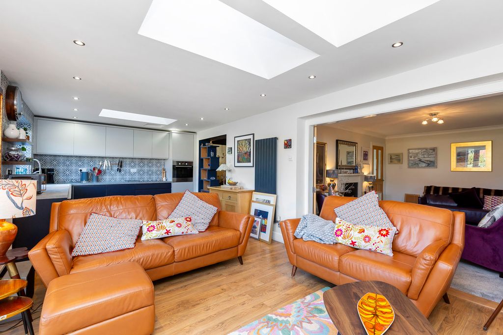 Property photo 3 of 28