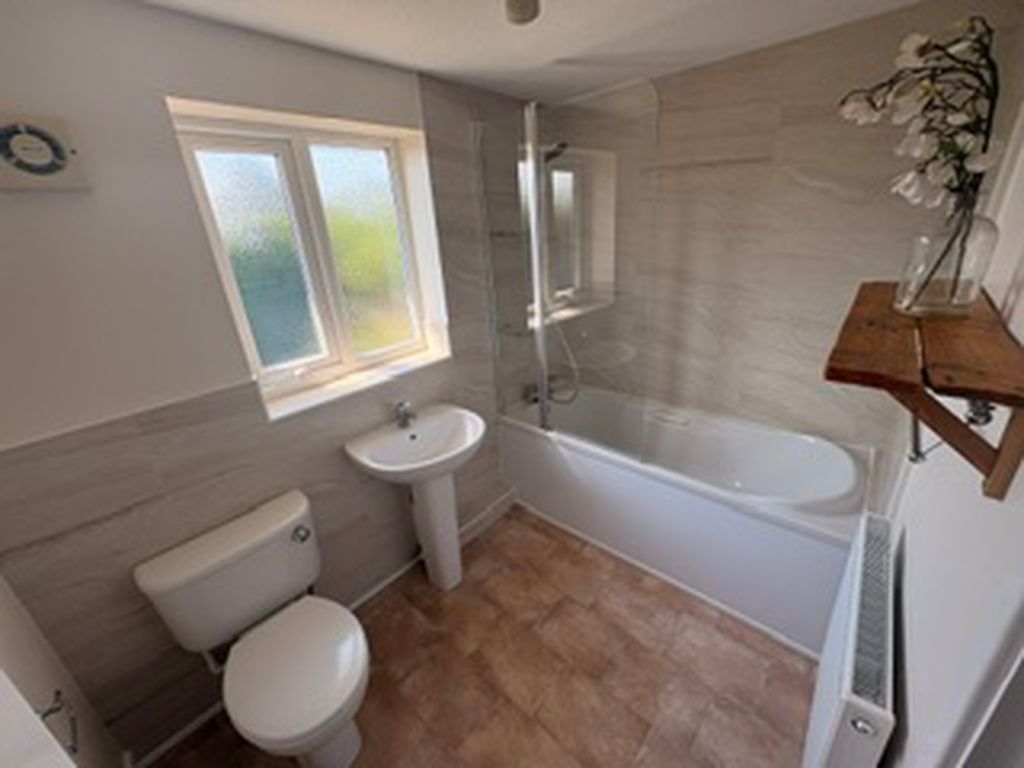 Property photo 3 of 18 Family Bathroom