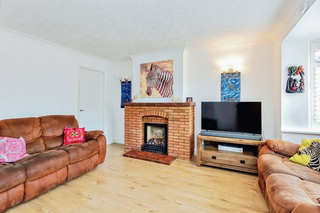 Property photo 3 of 19