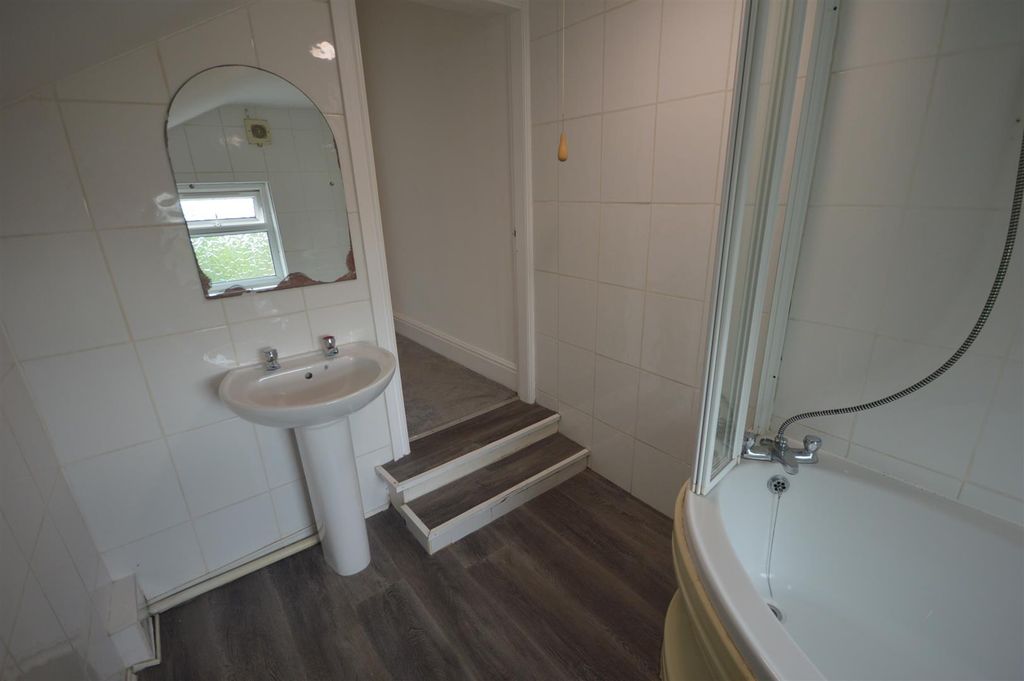 Property photo 2 of 9 Bathroom 1.Jpg
