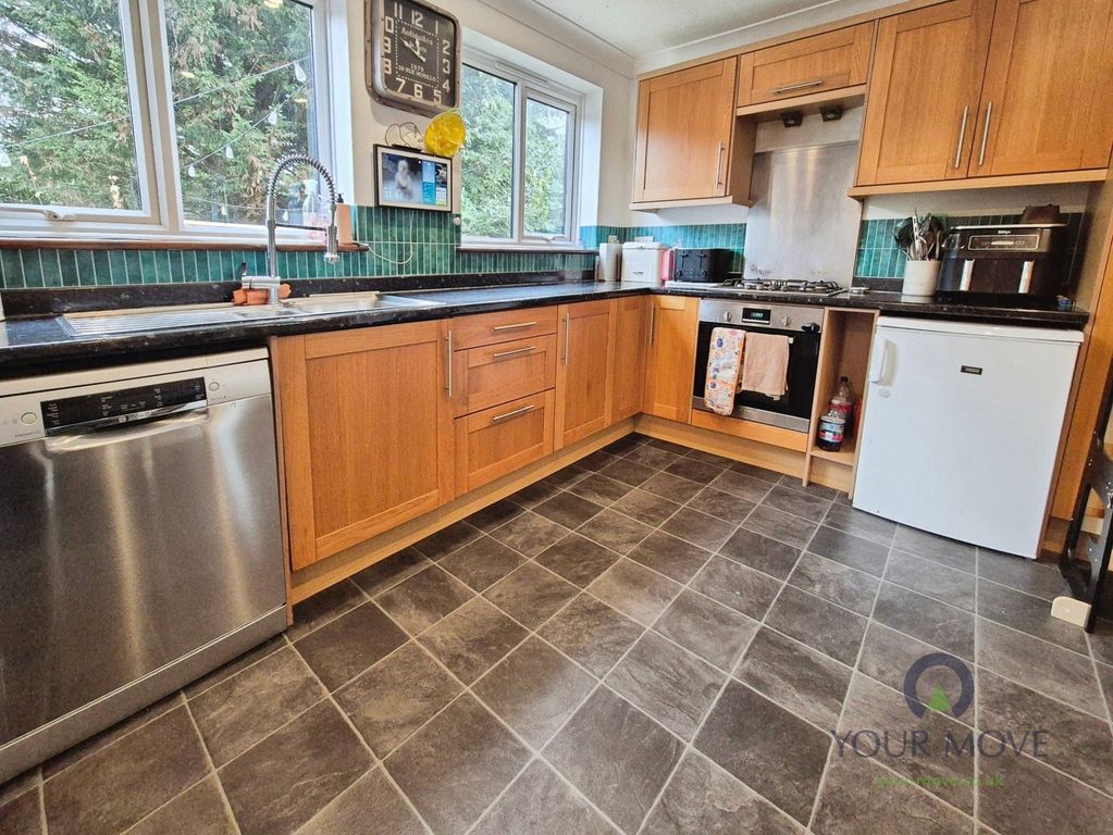 Property photo 3 of 23 Kitchen