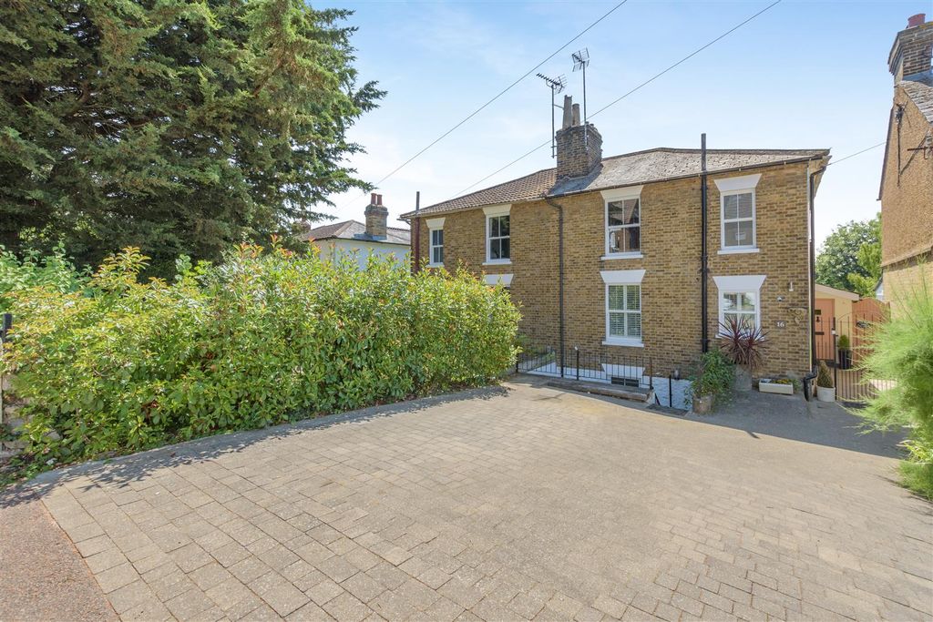 Property photo 1 of 40 8701108-Exterior02.Jpg