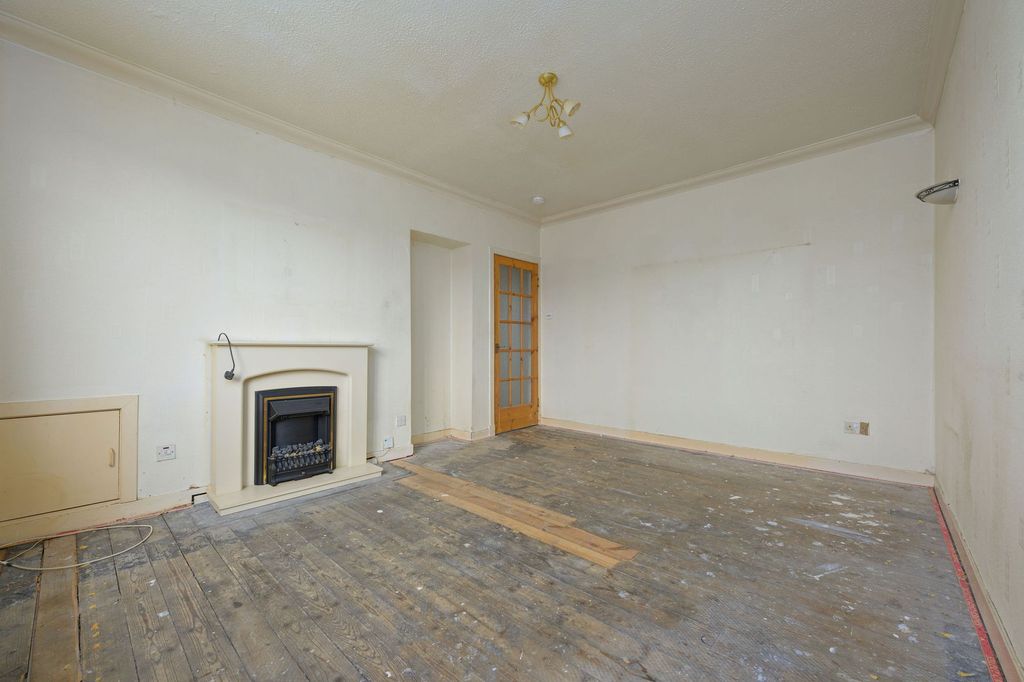 Property photo 3 of 23