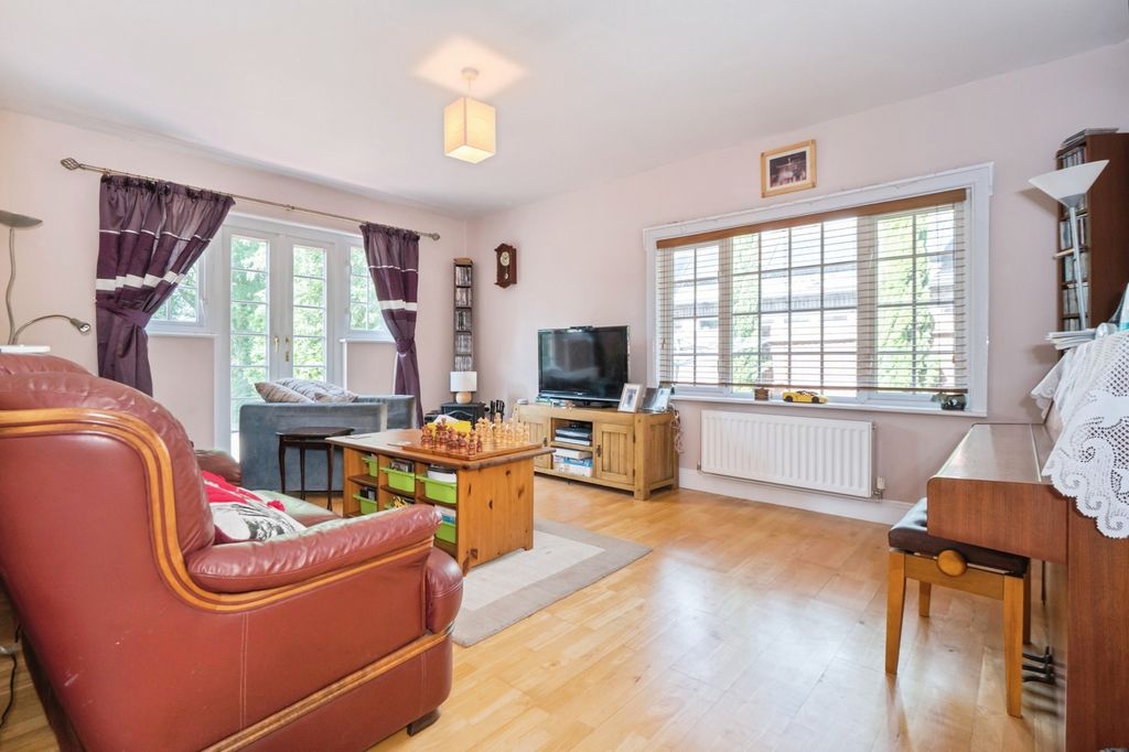 Property photo 3 of 33 Photo