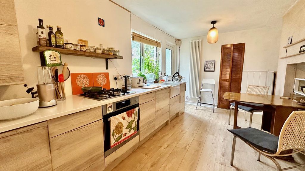 Property photo 3 of 37