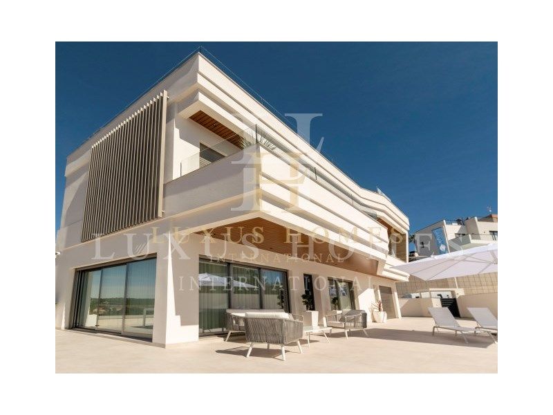 Property photo 3 of 32