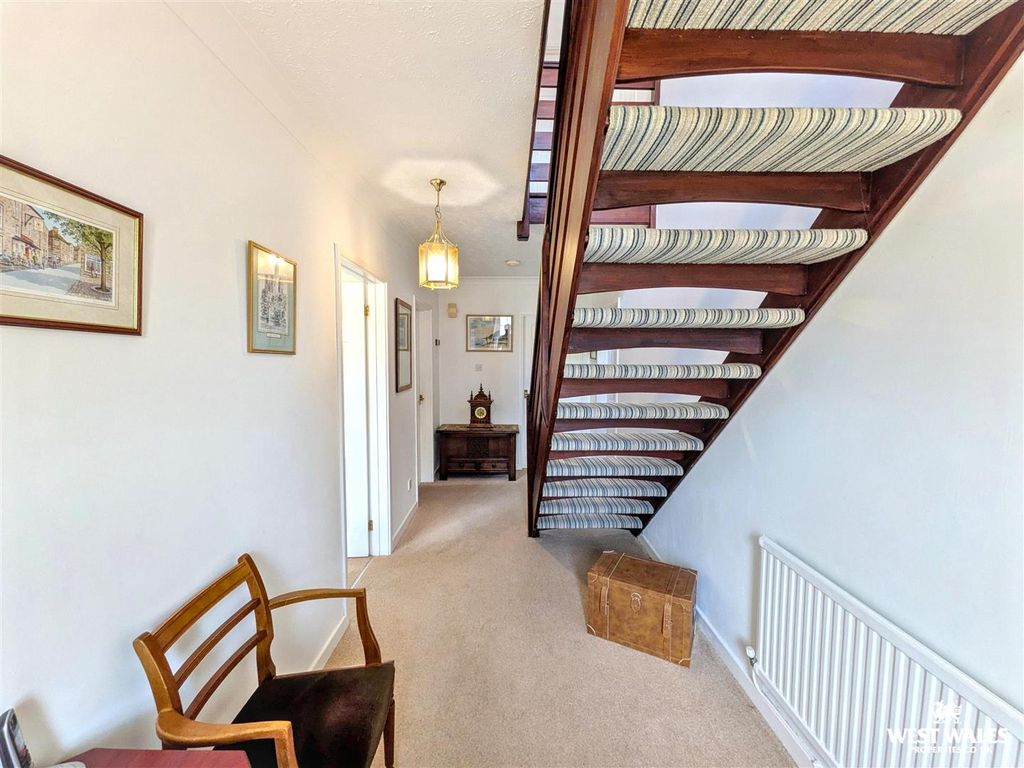 Property photo 3 of 27 18037.Jpg