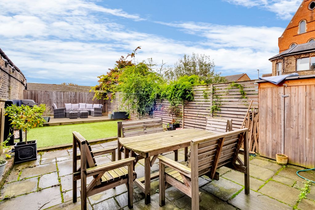 Property photo 2 of 8