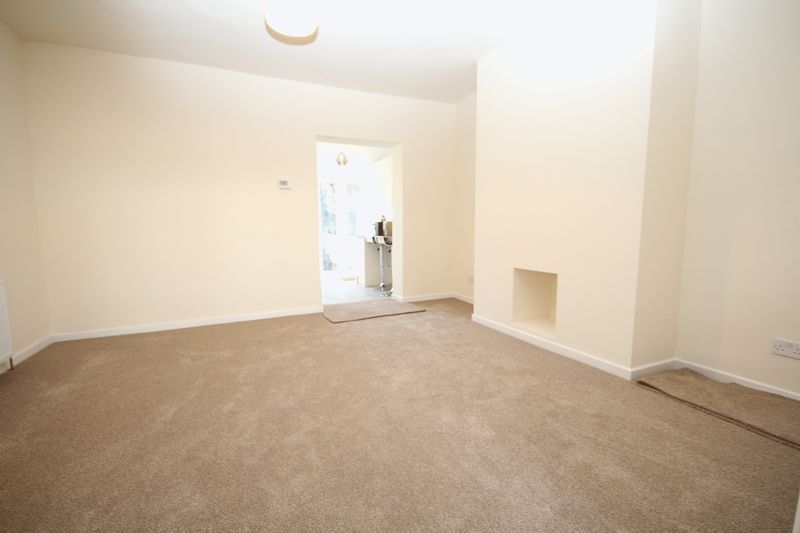 Property photo 3 of 11 Lounge