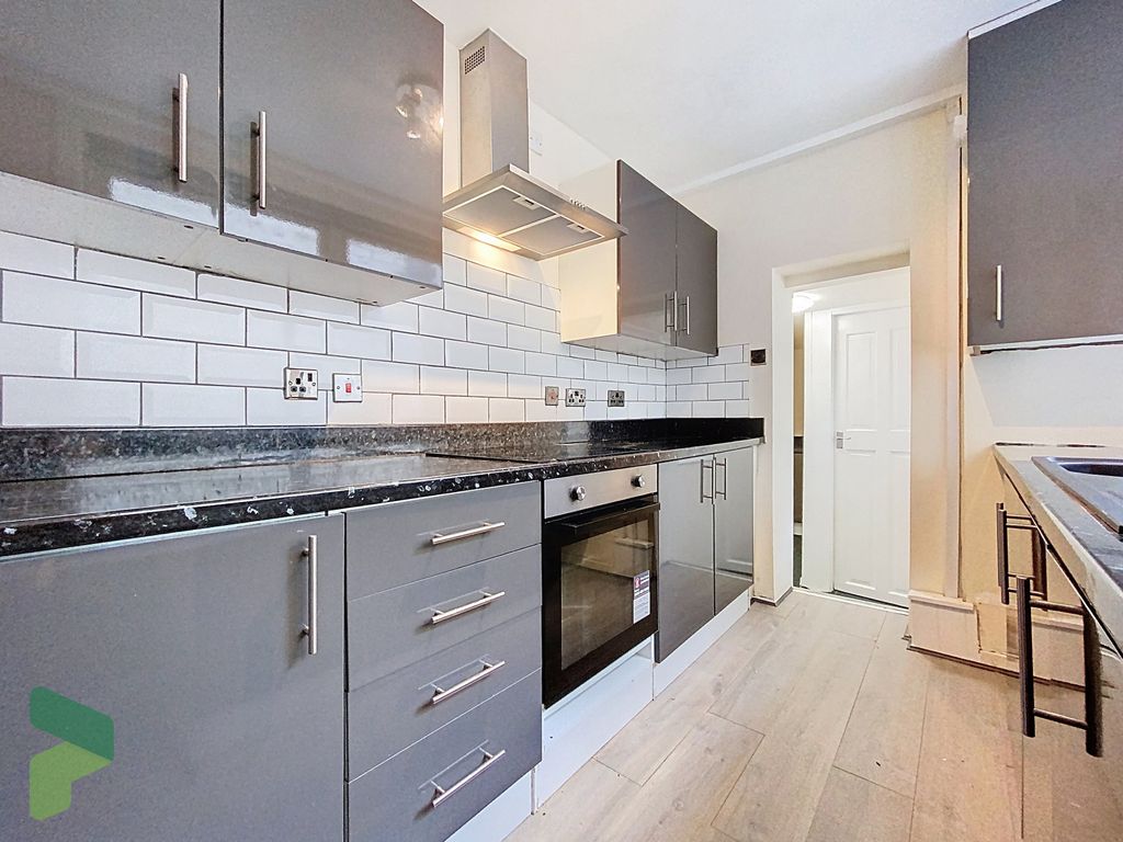 Property photo 1 of 26 Fully Fitted Kitchen