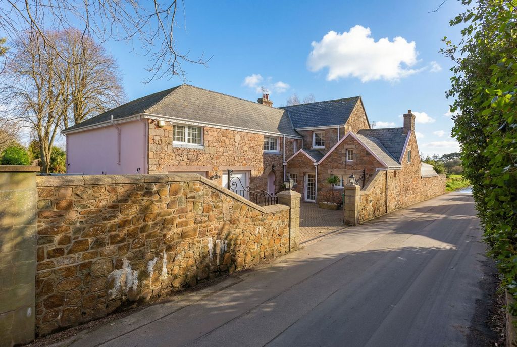 Property photo 2 of 40