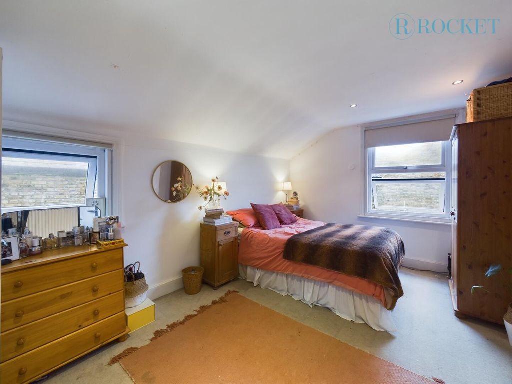 Property photo 3 of 8 Bedroom