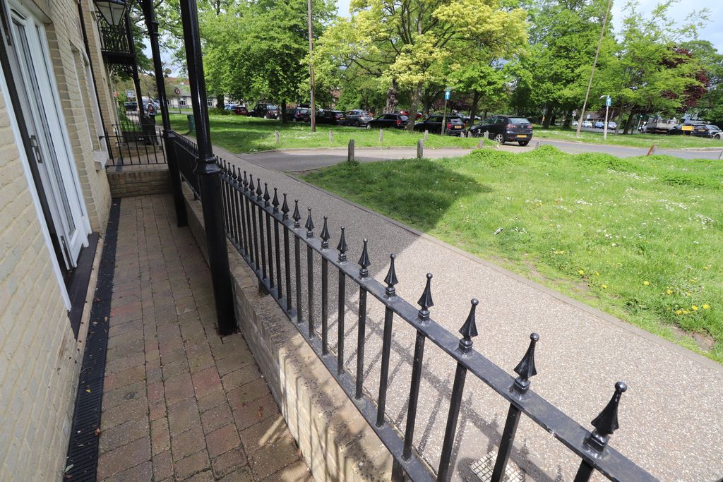 Property photo 3 of 13 Terrace