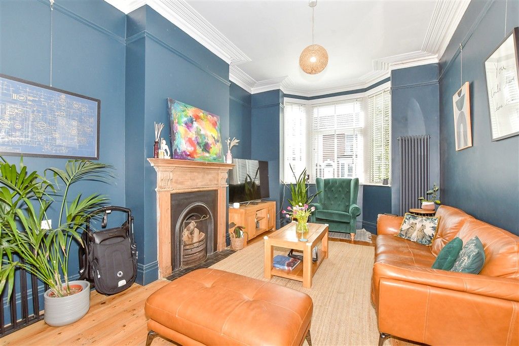Property photo 2 of 11 Lounge