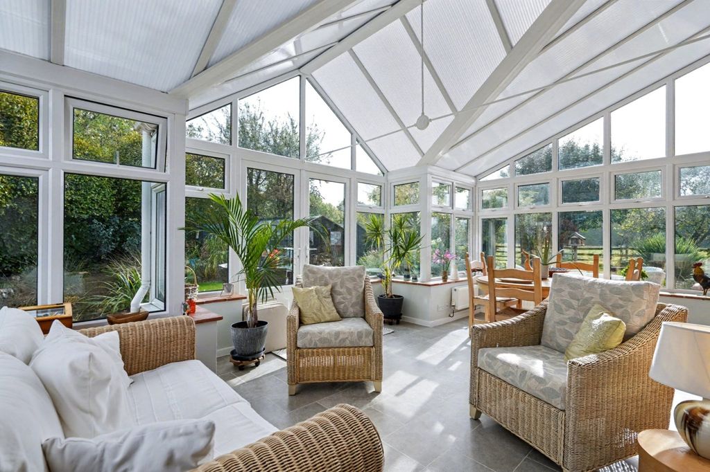 Property photo 3 of 36 Conservatory