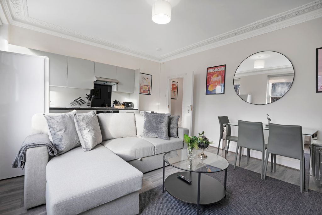 Property photo 1 of 23 Spacious Interior Designed 3 Double Bedroom Maisonette; Highgate N6