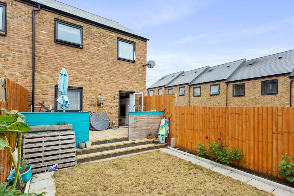 Property photo 2 of 21