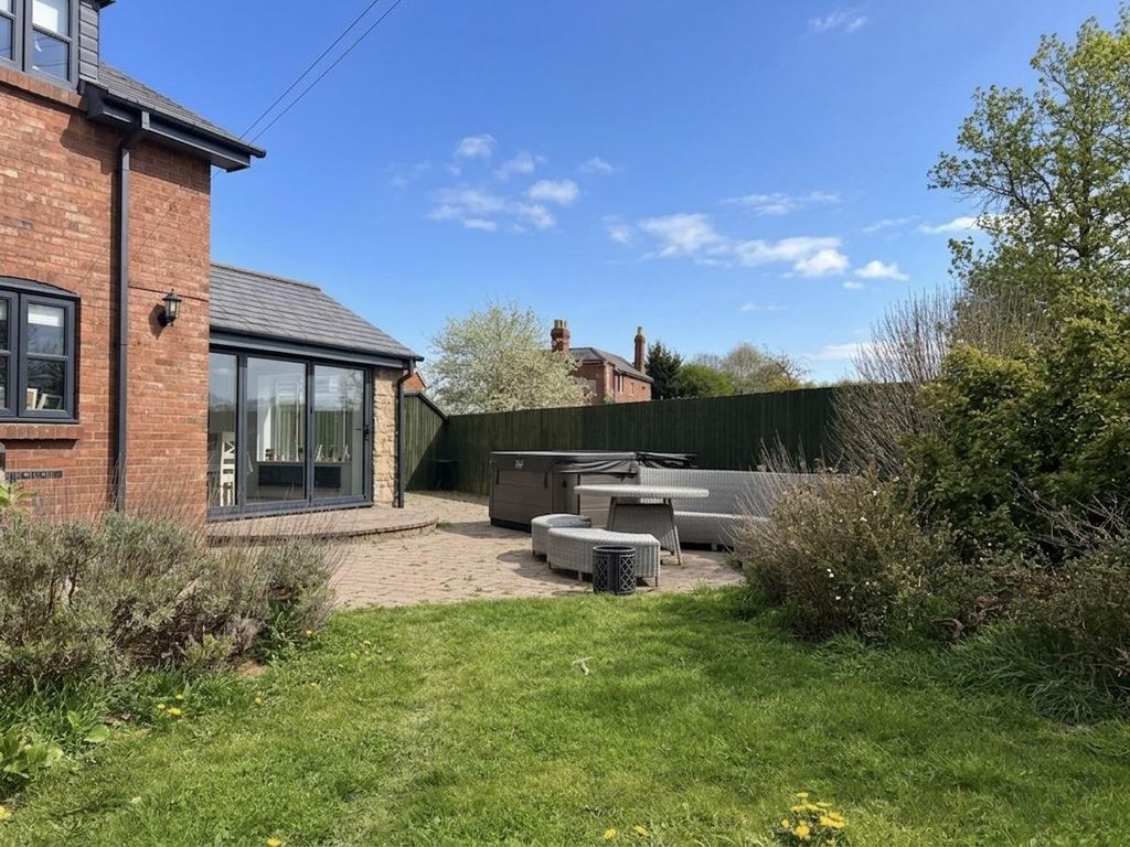 Property photo 2 of 39