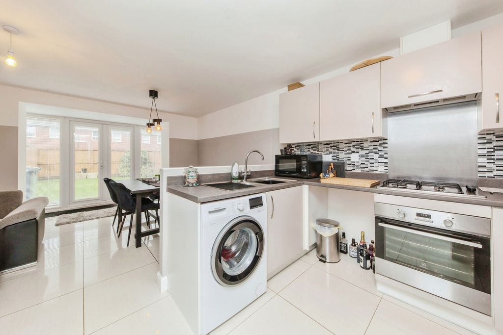 Property photo 2 of 17 Kitchen Diner