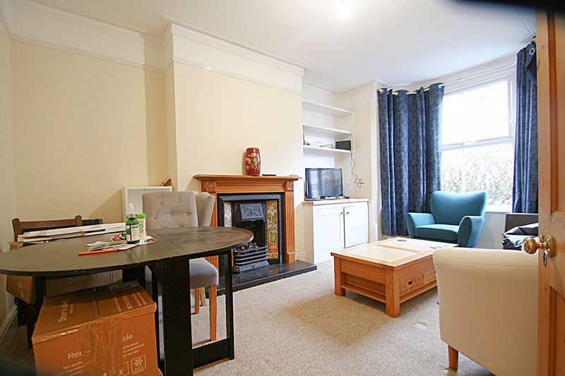 Property photo 3 of 12 Lounge