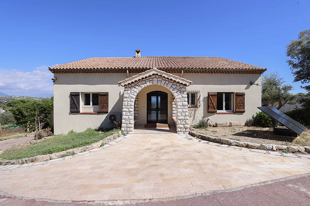 Property photo 2 of 18