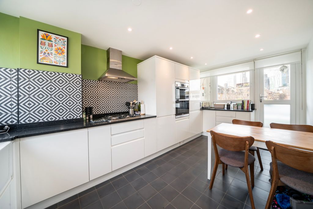 Property photo 1 of 10 Kitchen