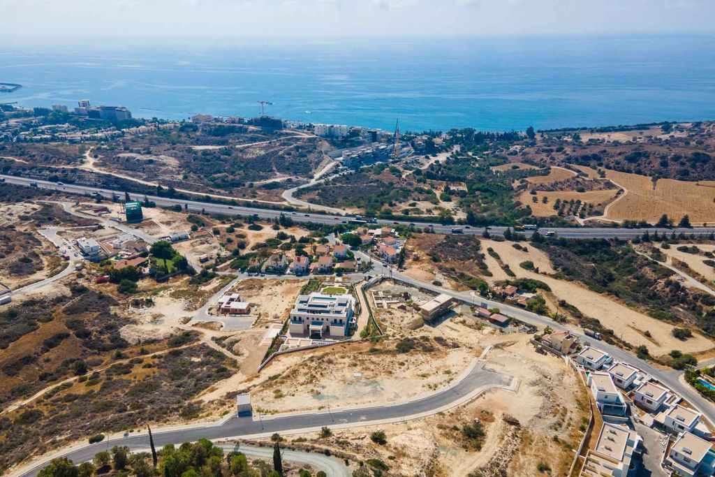 Property photo 3 of 10