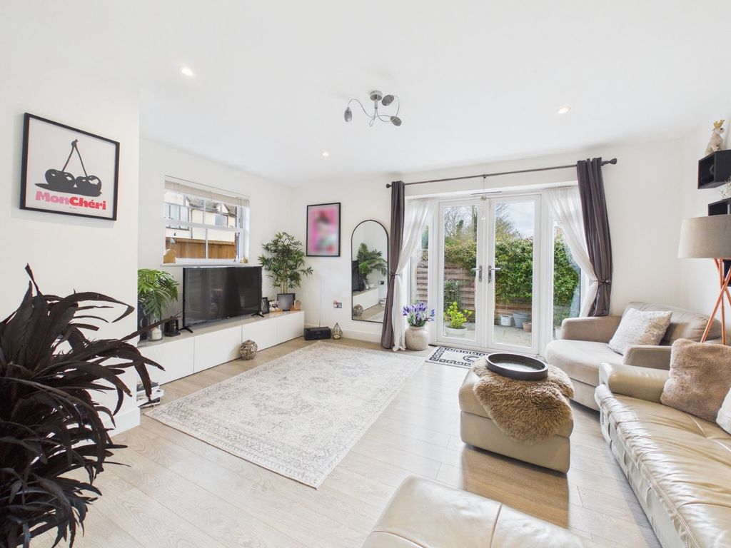 Property photo 2 of 12 Living Room