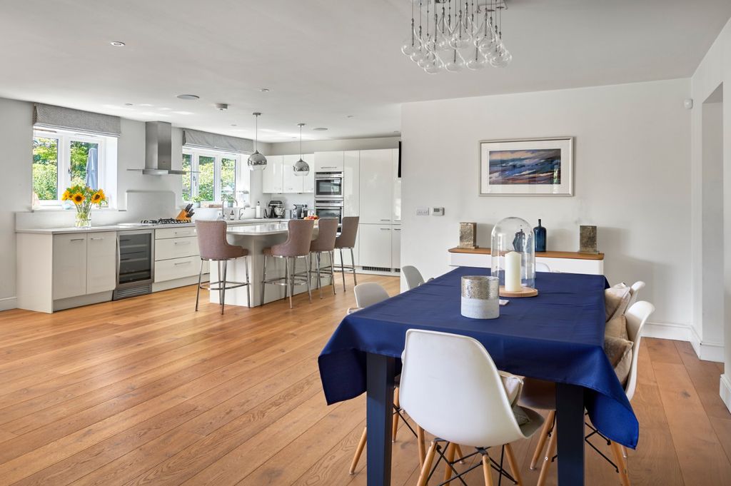 Property photo 3 of 17 Kitchen/Dining