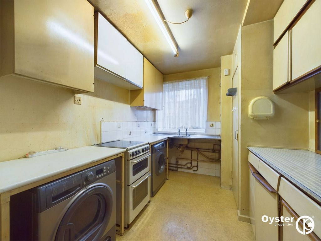 Property photo 3 of 17 Kitchen