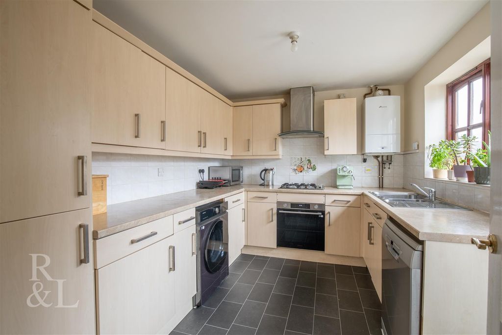 Property photo 3 of 19 3 Ashness Close (3).Jpg