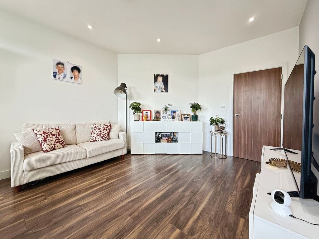 Property photo 2 of 11 Pbox-Img.Jpg
