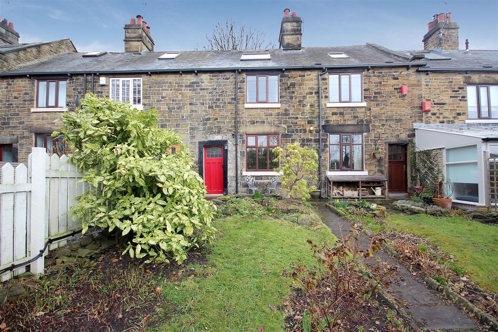 Property photo 1 of 11 Outside