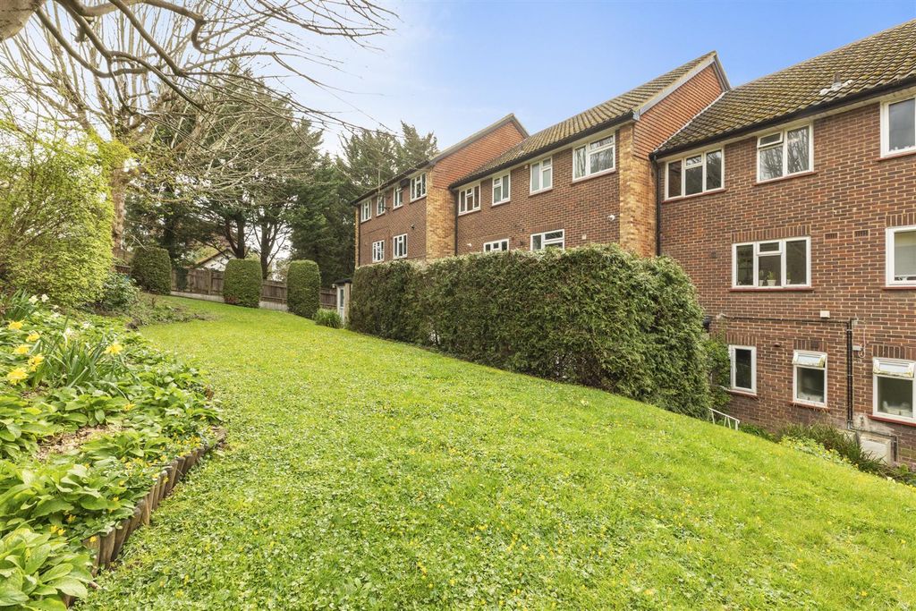 Property photo 1 of 15 13 Southbourne House, Amersham Hill, Hp13 6Hj-13.J