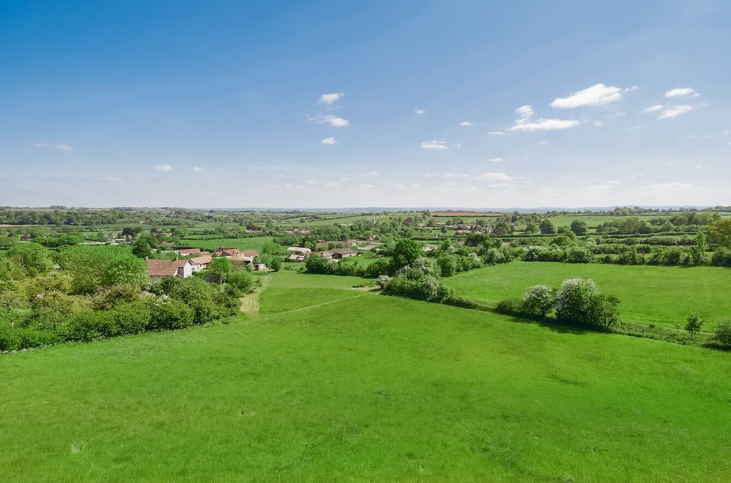 Property photo 3 of 38 3-681A2E332257c-1...