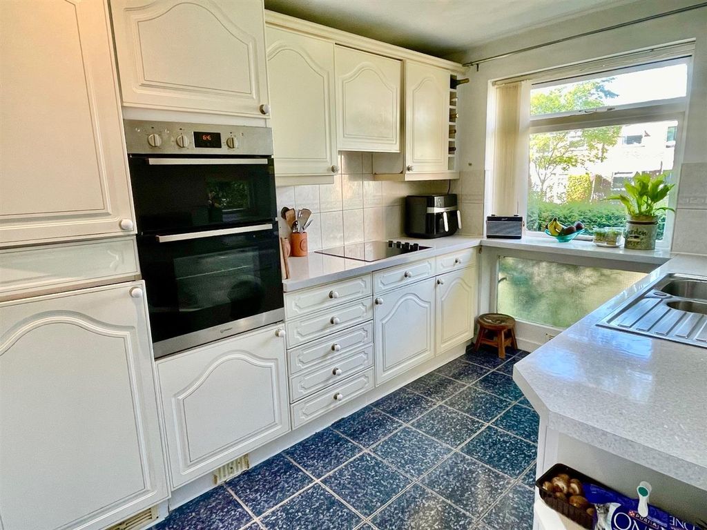 Property photo 2 of 20 Kitchen 24Neth.Jpg