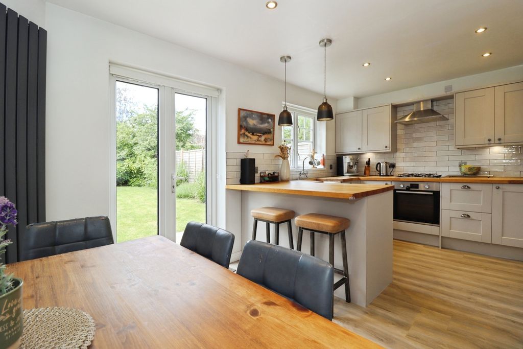 Property photo 3 of 16 Pbox-Img.Jpg