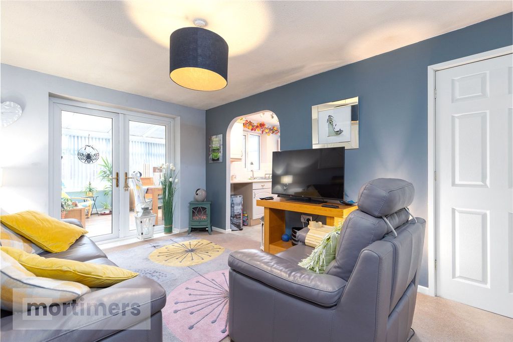 Property photo 2 of 18 Living Room